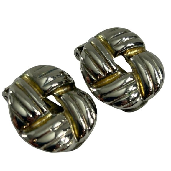 Vintage Clip On Earrings Two Tone Metal Ribbed Love Knot Silver Tone Geometric - Picture 1 of 5